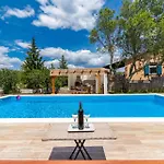 Villa With A Heated Pool By Istrabook