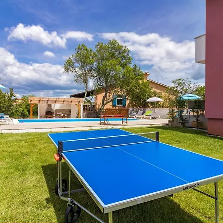 Villa With A Heated Pool By Istrabook Basici
