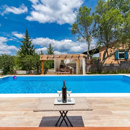 Villa With A Heated Pool By Istrabook