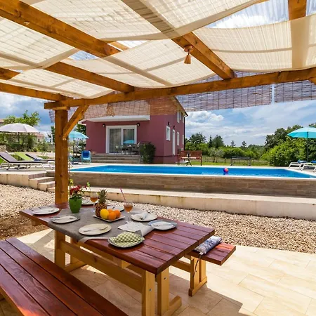 Villa With A Heated Pool By Istrabook *