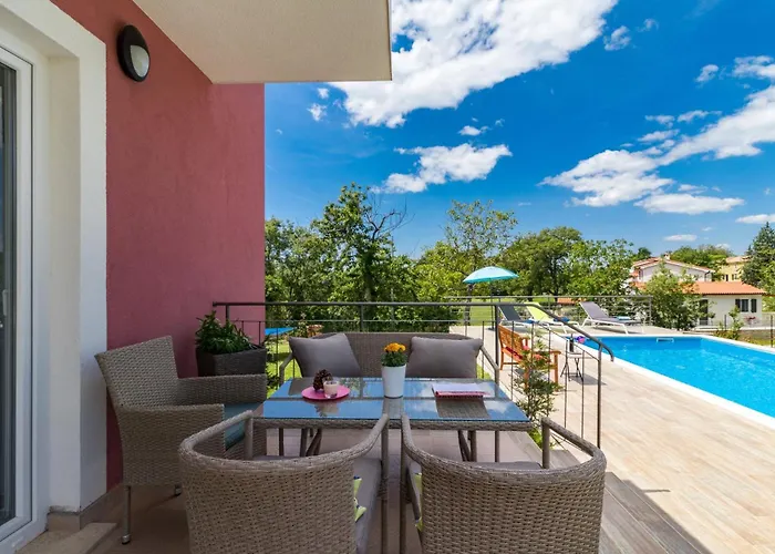 Villa With A Heated Pool By Istrabook *