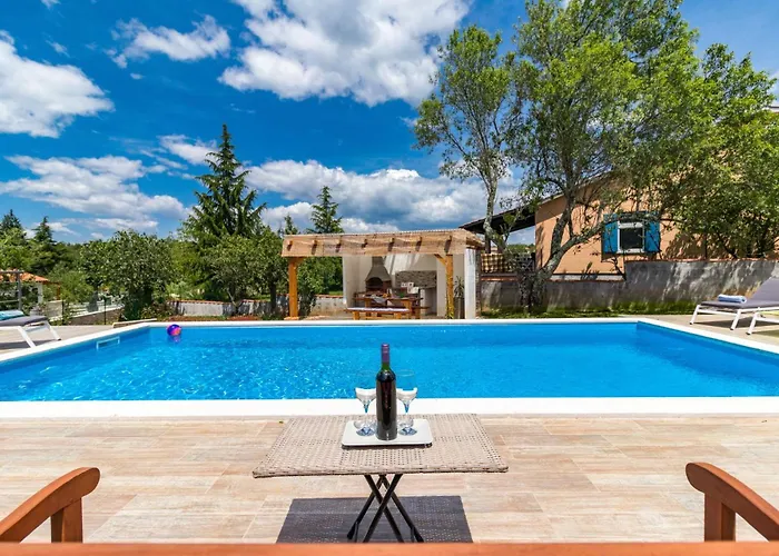 Villa With A Heated Pool By Istrabook