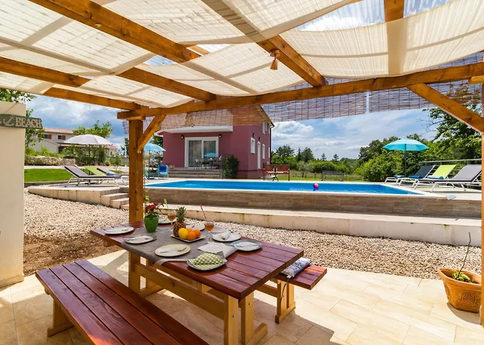 Villa With A Heated Pool By Istrabook *