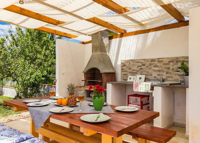 Villa With A Heated Pool By Istrabook *