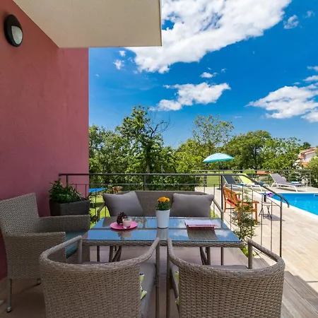 Villa Mit Privatem Pool In Porec,istrien *