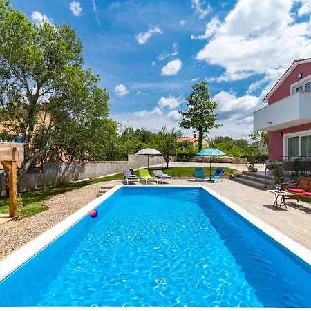 Mit Privatem Pool In Porec,istrien Basici